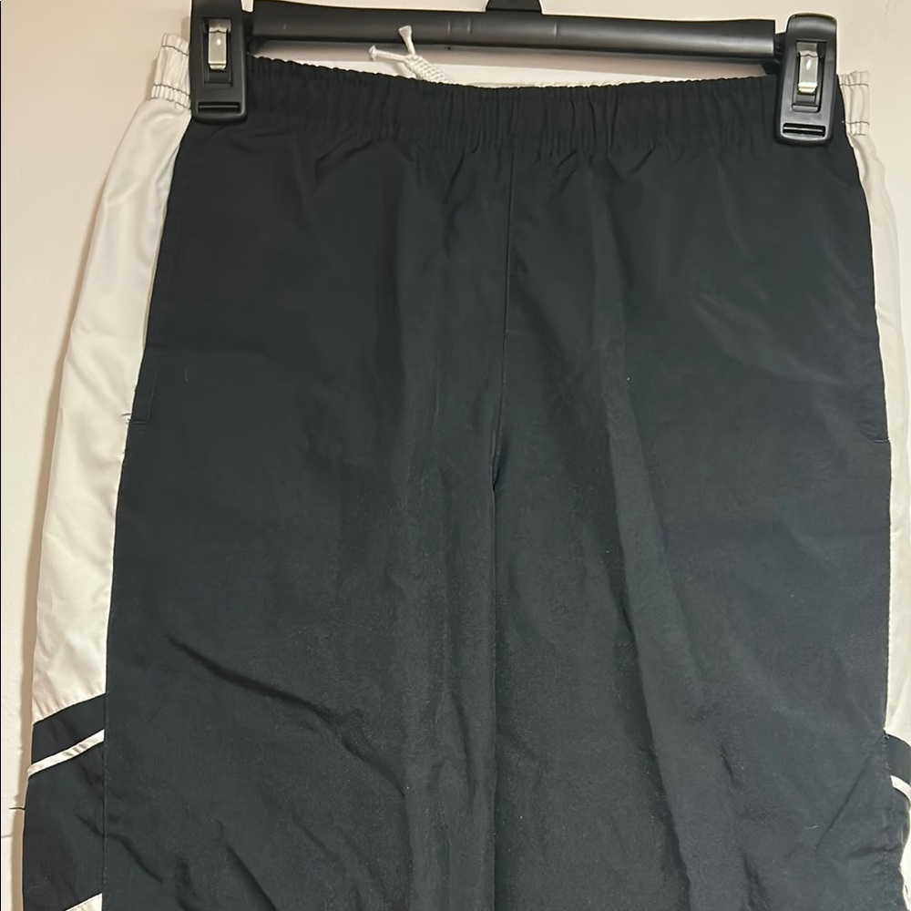 Nike child Black and White Athletic Pants EUC